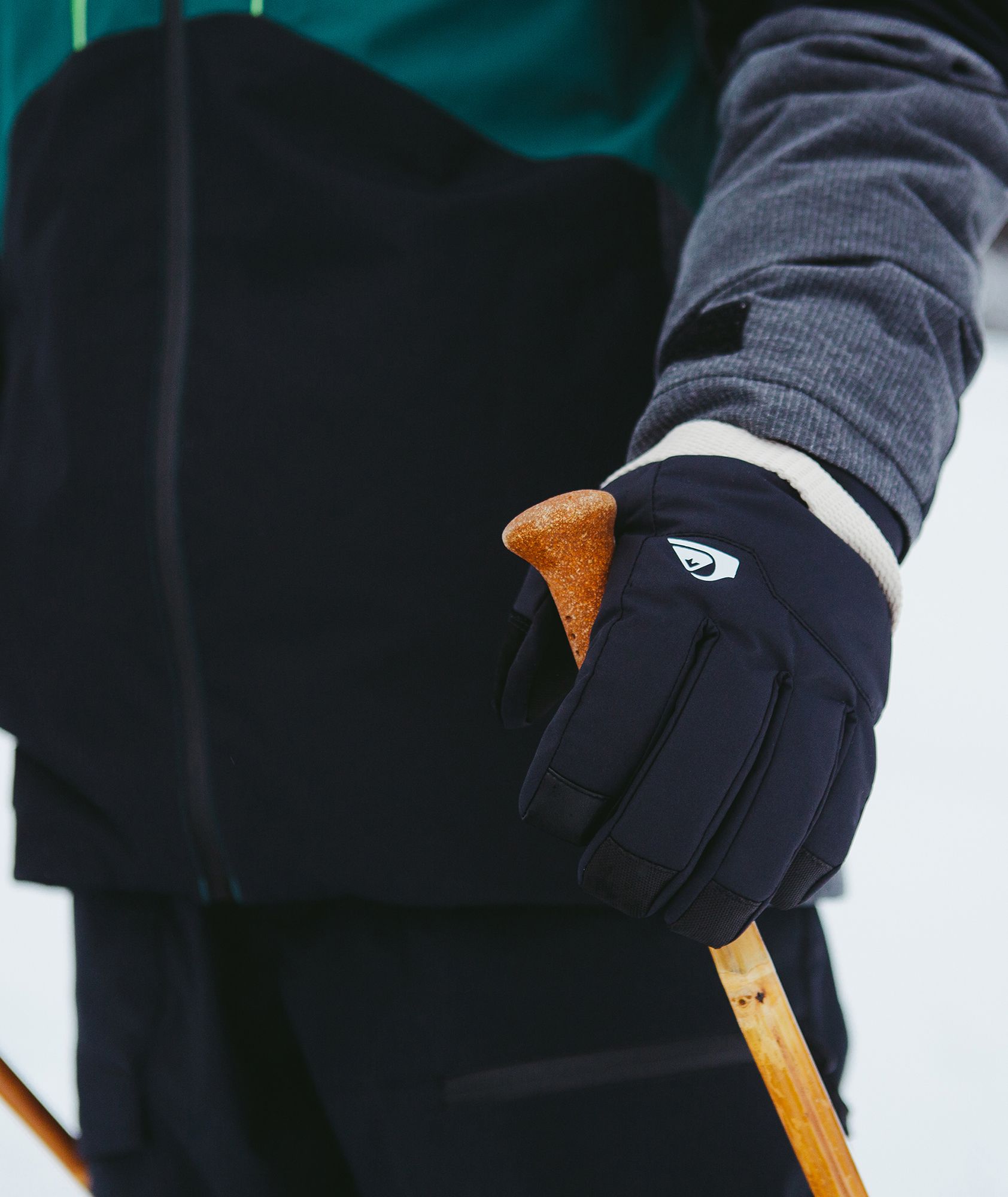 Quiksilver Men's Mission Snowboard/Ski Gloves For Men True Black 5 Quiksilver Men's Mission Snowboard/Ski Gloves For Men True Black - Image 3